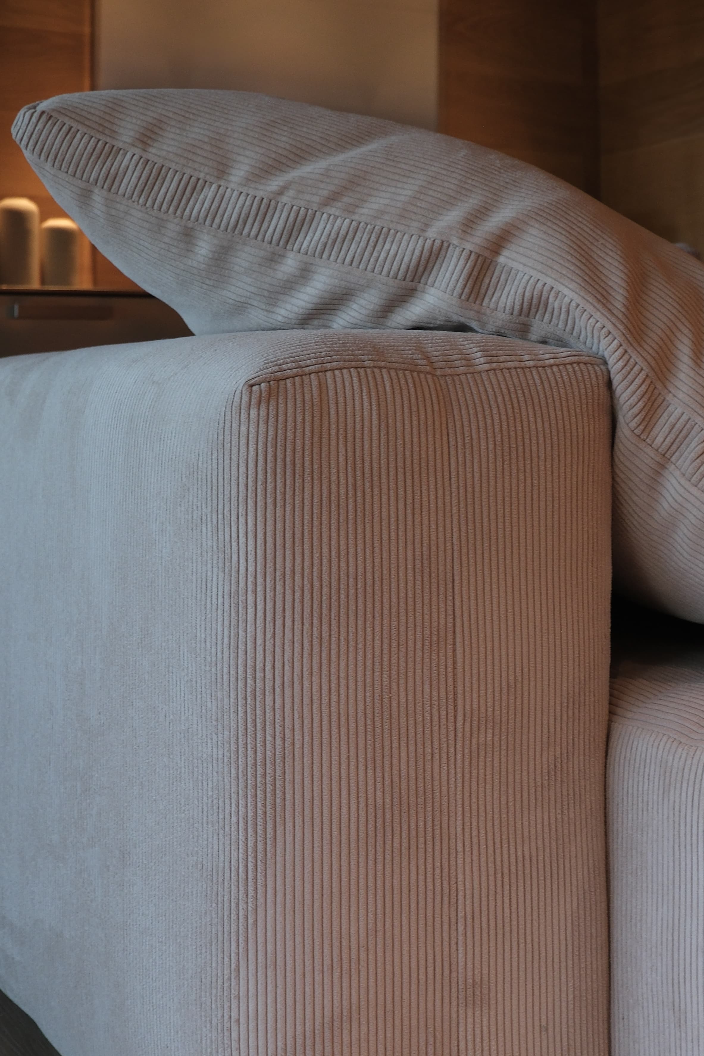 Sillón beige con textura